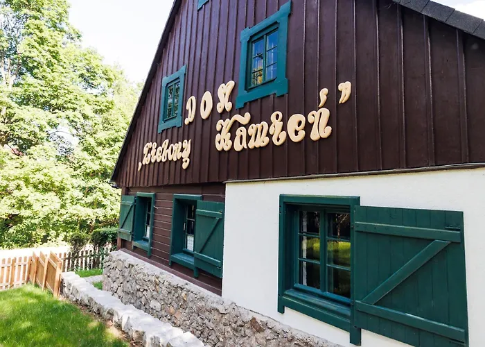 度假居 Dom Kamien Z Jacuzzi I Bilardem *