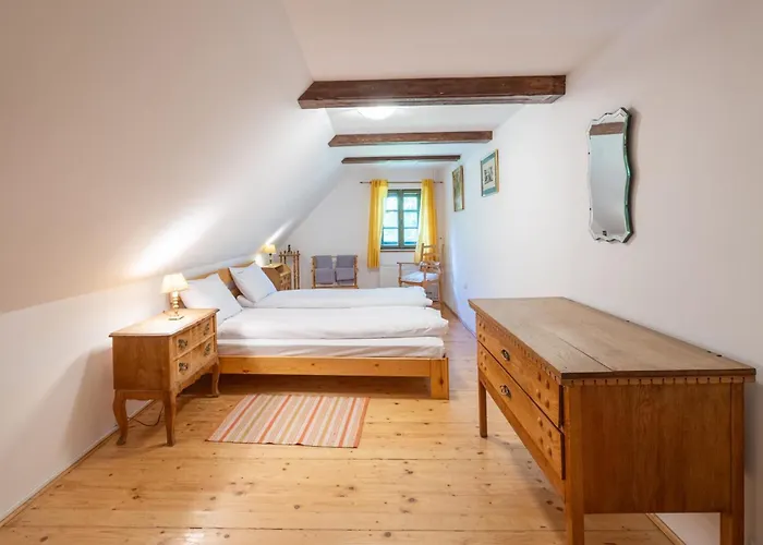 Dom Kamien Z Jacuzzi I Bilardem 斯克拉斯卡波伦巴