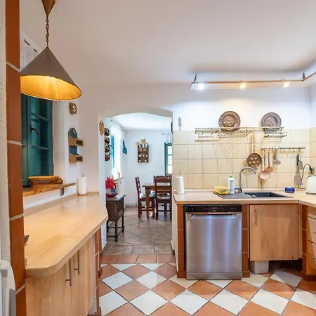 Dom wakacyjny Dom Kamień Z Jacuzzi I Bilardem *