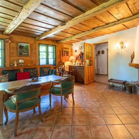 Dom Kamien Z Jacuzzi I Bilardem *