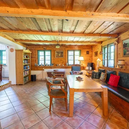 Dom Kamien Z Jacuzzi I Bilardem