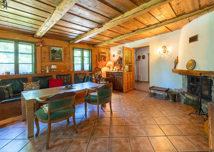 Dom Kamien Z Jacuzzi I Bilardem *