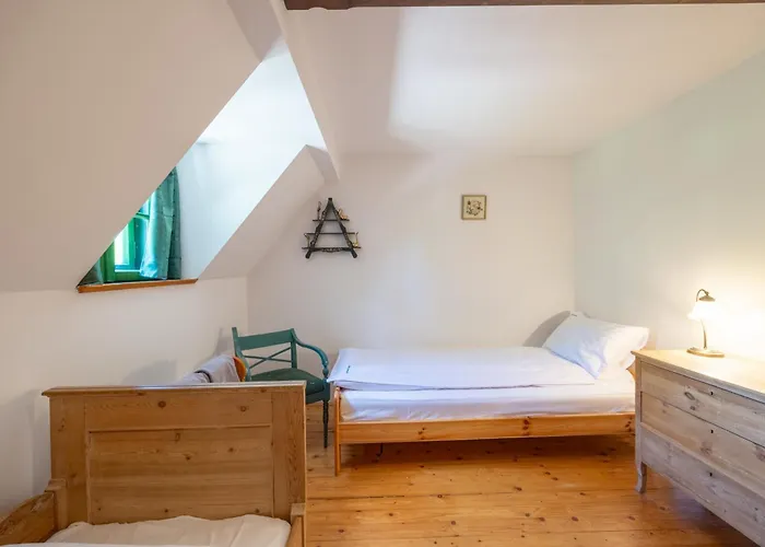 Dom Kamien Z Jacuzzi I Bilardem