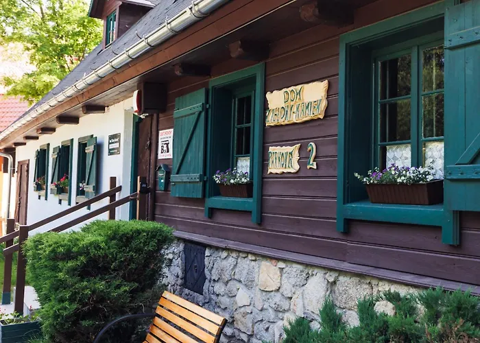 Dom Kamien Z Jacuzzi I Bilardem