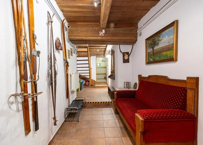 Dom Kamien Z Jacuzzi I Bilardem